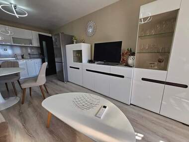 Închiriere - Apartament în Mladejki hălm,  Plovdiv