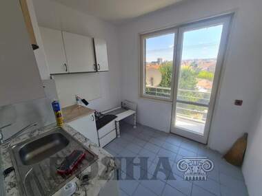 Închiriere - Apartament în Center,  Ruse
