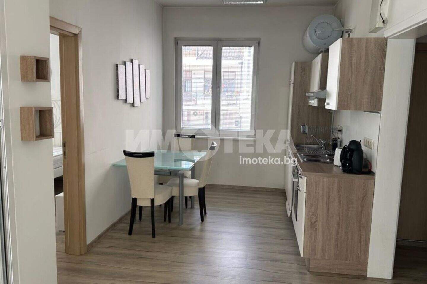 Тристаен Апартамент в Център, София – снимка 2