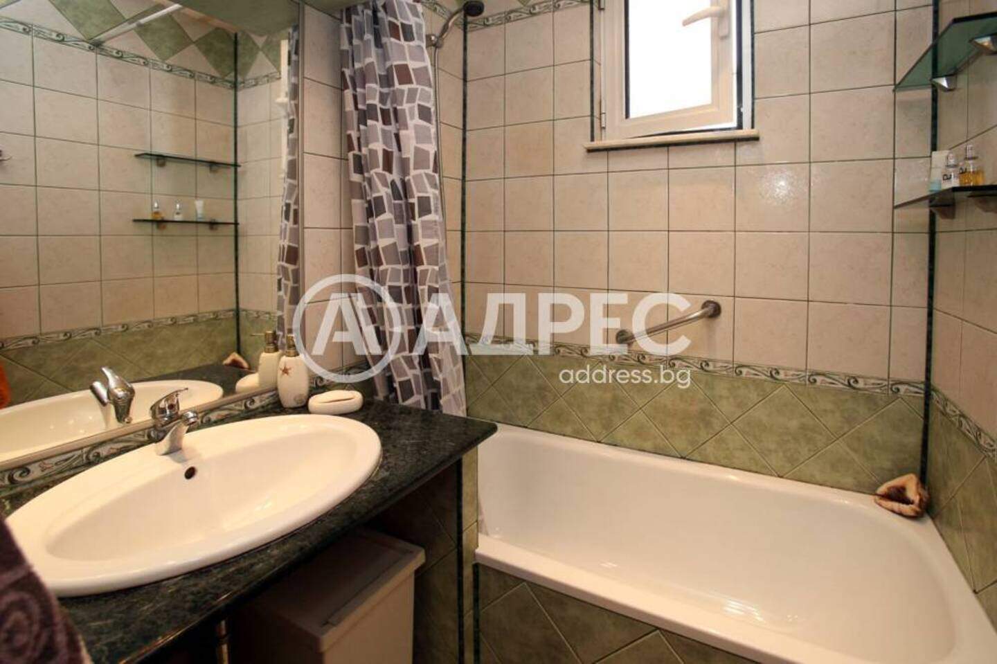 Тристаен Апартамент в Център, София – снимка 4