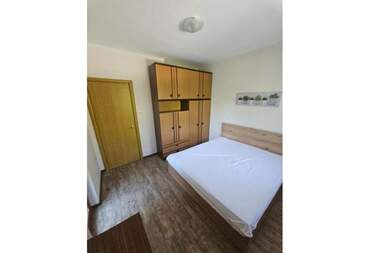 Închiriere - Apartament în Levski,  Varna