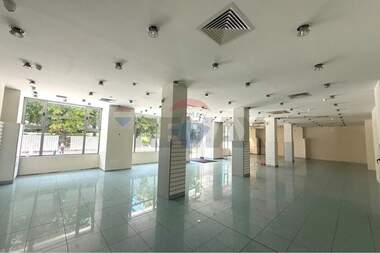 For rent - Store/Beauty saloon/Venue/Dental office in Center,  Shumen