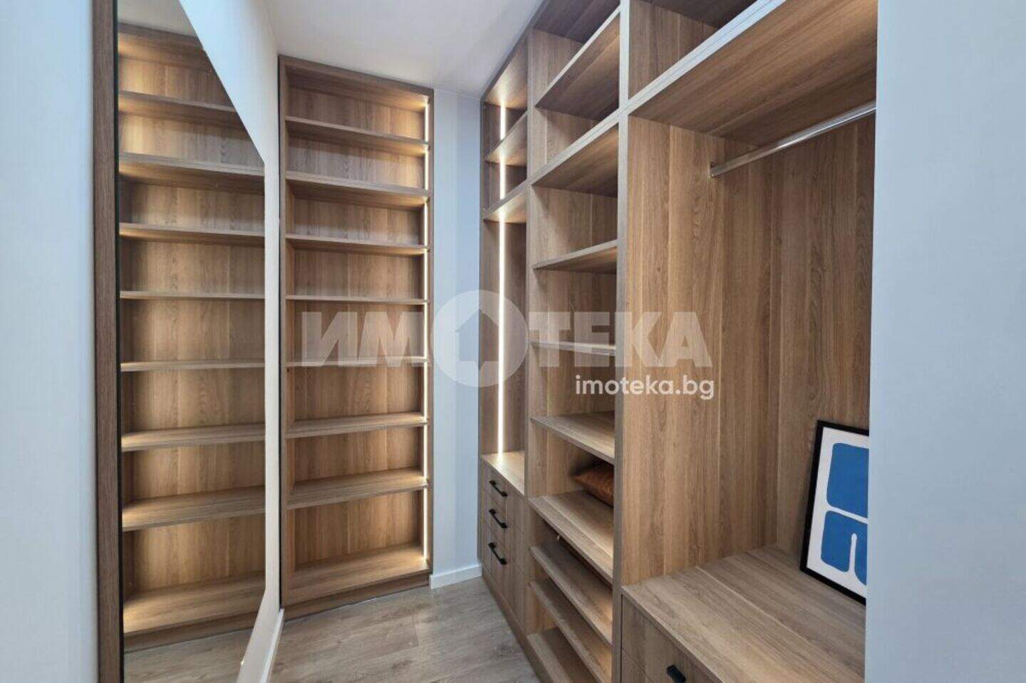 Тристаен Апартамент в Изток, София – снимка 5