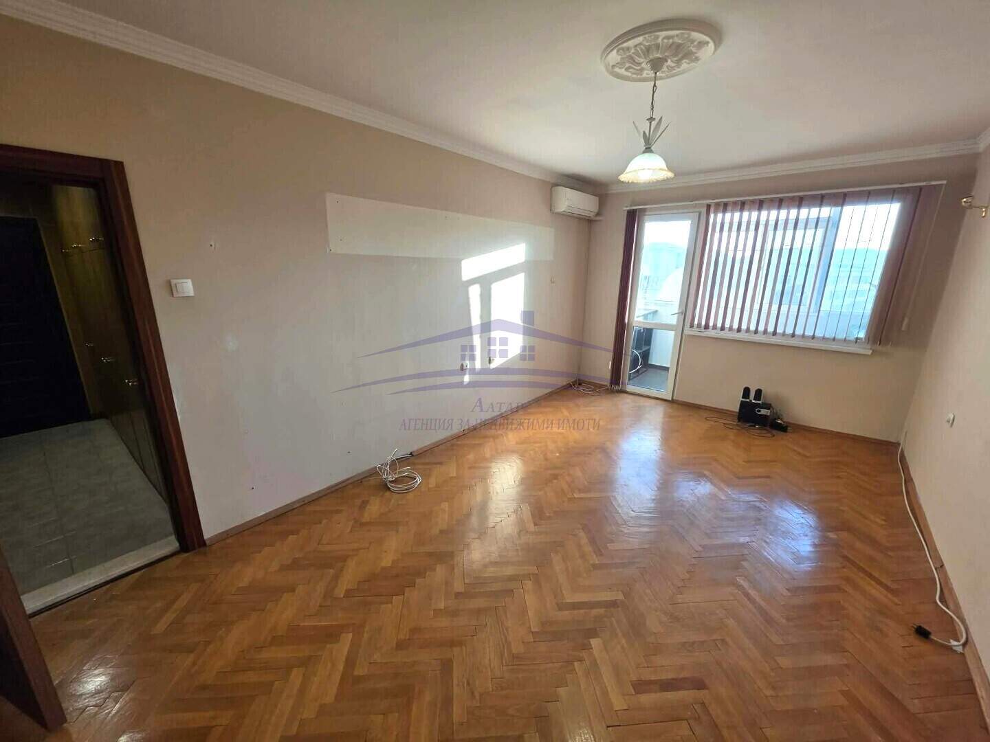 Δίδωμο Διαμέρισμα σε Κοοπερατιβεν  παζαρ, Ταργοβισχτε – φωτογραφία 6