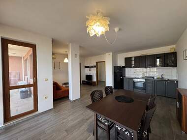 Închiriere - Apartament în Lazur,  Burgas