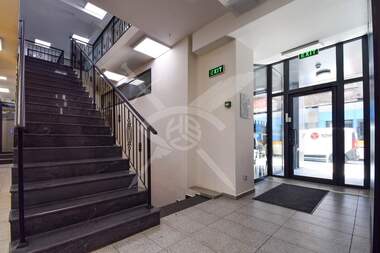 Verkauf - Laden/Büro/Lager/Schönheitssalon/Zahnarztbüro in Center,  Sovia