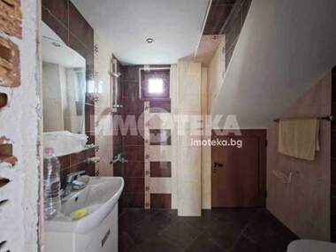 For sale - House in Voluiak,  Sofia