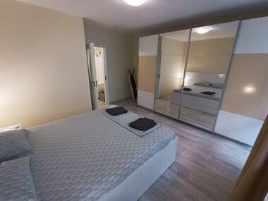 Închiriere - Apartament în Lazur,  Burgas