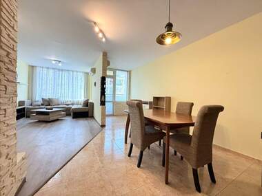 Închiriere - Apartament în Lazur,  Burgas