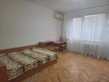 Închiriere - Apartament în Văzrajdane,  Ruse