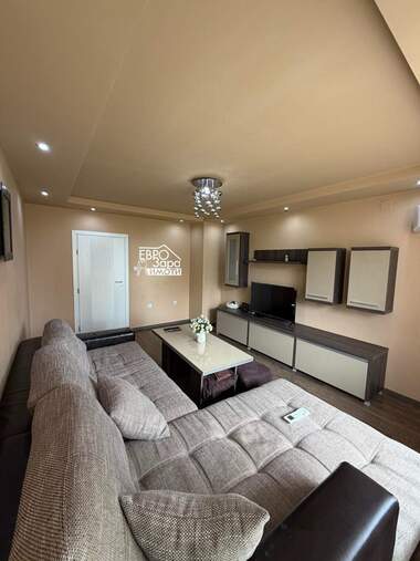 Închiriere - Apartament în Tri ceuceura-iug,  Stara Zagora