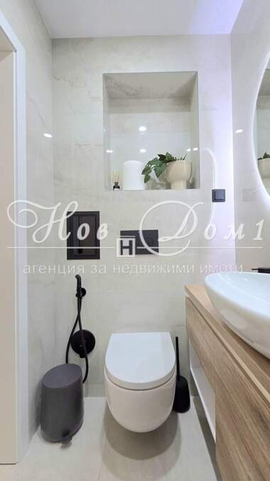 Vânzare - Apartament în Iztok,  Sofia