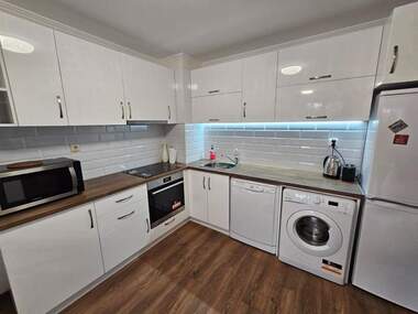 Închiriere - Apartament în Mladejki hălm,  Plovdiv