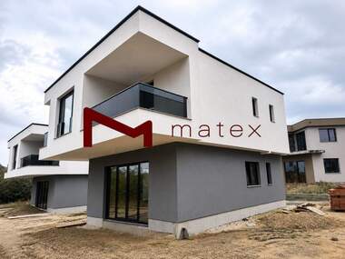 For sale - House in Borovec - Iug,  Varna