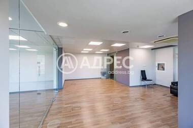 Kira - Ofis olarak Obshtinata,  Varna