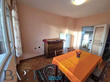 Închiriere - Apartament în Kolhozen pazar,  Varna
