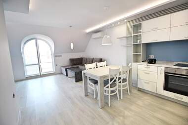 Închiriere - Apartament în Văzrajdane,  Burgas