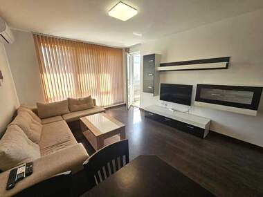 Închiriere - Apartament în Hristo Smirnenski,  Plovdiv