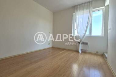 Închiriere - Apartament în Simeonovo,  Sofia