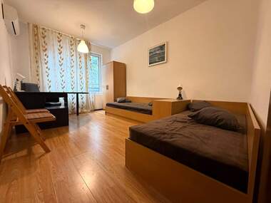 Închiriere - Apartament în Văzrajdane,  Burgas
