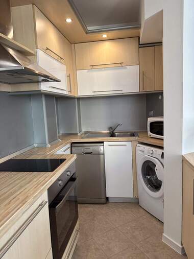 Închiriere - Apartament în Lazur,  Burgas