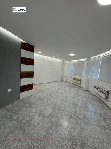 Închiriere - Magazin în Ideal City Center,  Pleven