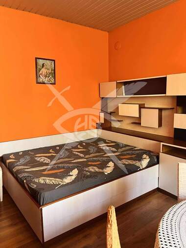 For rent - Floor of a house in Kolhozen pazar,  Varna