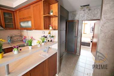 Închiriere - Apartament în Văzrajdane,  Burgas