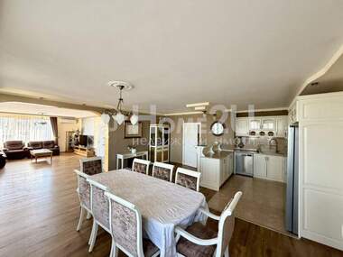 Vânzare - Apartament în Zornița,  Burgas