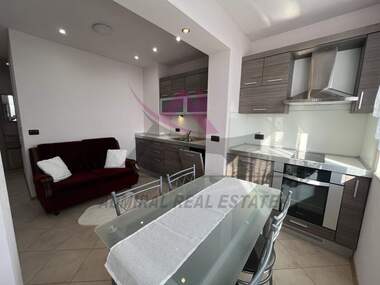Închiriere - Apartament în Țveten kvartal,  Varna