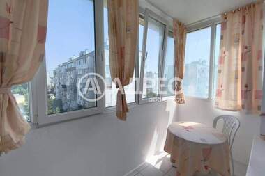 Închiriere - Apartament în Văzrajdane 1,  Varna