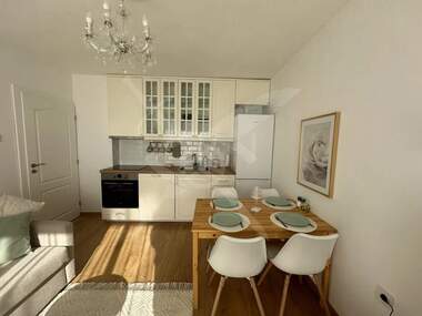 Închiriere - Apartament în Ceaîka,  Varna