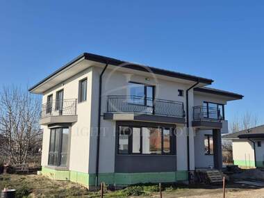 For sale - House in Zlatitrap,  Plovdiv