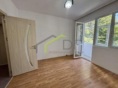 Vânzare - Apartament în Mladost 2,  Varna