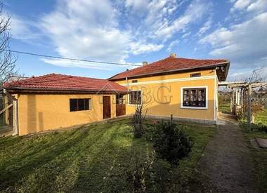 Vânzare - Casă în Liuliakovo,  Dobrice