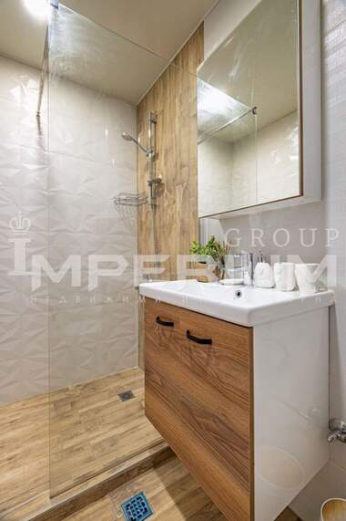Închiriere - Apartament în Levski,  Varna