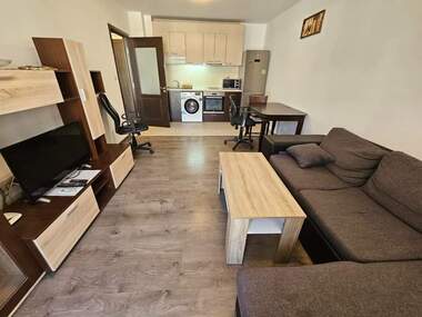 Închiriere - Apartament în Mladejki hălm,  Plovdiv