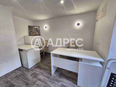 Ενοίκιο - Γραφείο σε ВИНС - Червен площад,  Варна