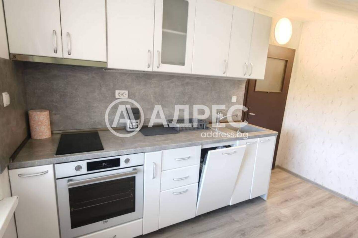 Тристаен Апартамент в Траката, Варна – снимка 6