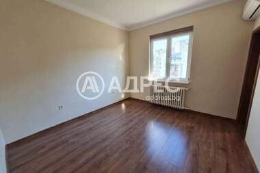 Închiriere - Apartament în Center,  Sofia