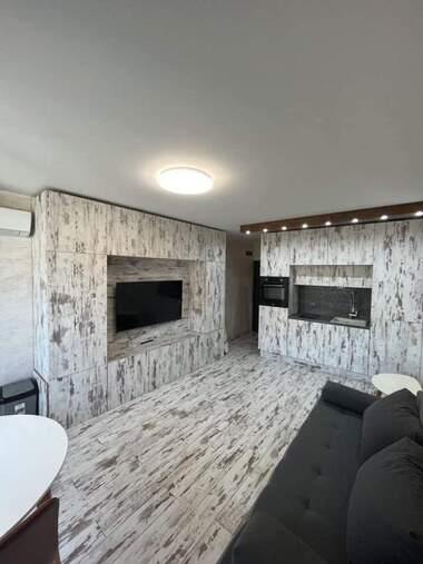 Miete - Wohnung in Mladejki halm,  Plowdiw