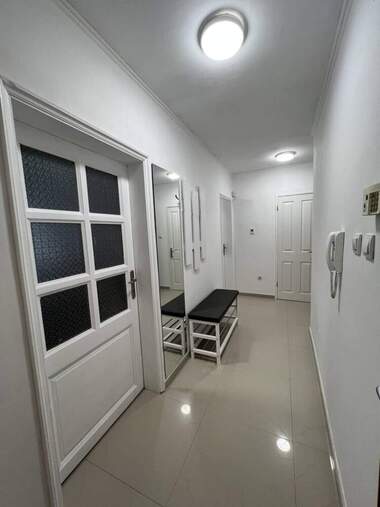 Închiriere - Apartament în Văzrajdane,  Burgas