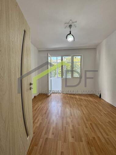 Vânzare - Apartament în Mladost 2,  Varna