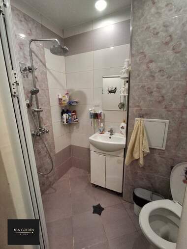 Închiriere - Apartament în Kvartal 72,  Vrața