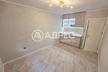 Ενοίκιο - Γραφείο σε Колхозен пазар,  Варна