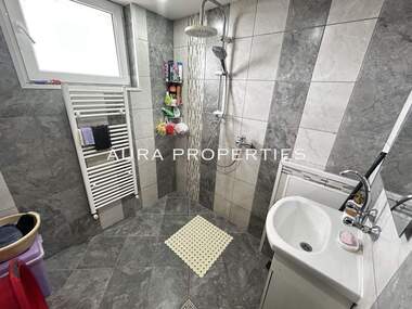 Închiriere - Apartament în Varoș,  Razgrad
