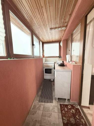Miete - Wohnung in Wazrajdane,  Burgas