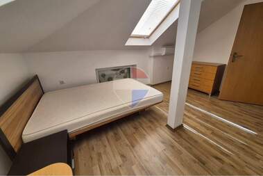 Închiriere - Apartament în Obștiinata,  Varna