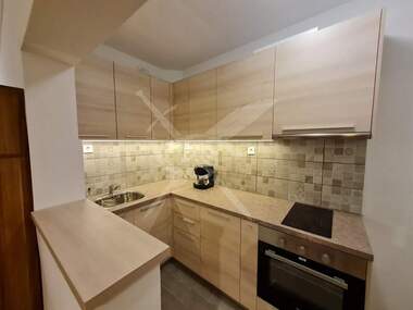 Închiriere - Apartament în Zimno kino Trakia,  Varna