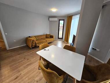 Închiriere - Apartament în Mladejki hălm,  Plovdiv